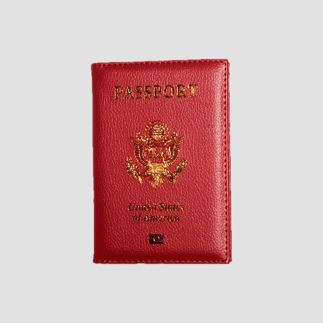 - Americana II de Camille Lévêque, livre photographique au format passeport avec couverture en simili cuir.