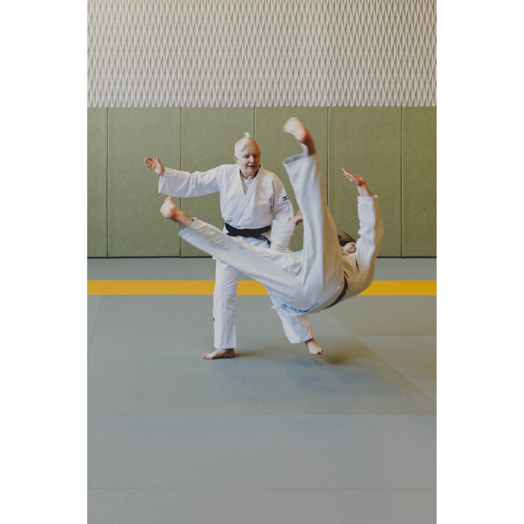 Cy Cécile Jung, 58 ans, écrivaine.
avec la participation de 
Johnny Delort-Dedieu,
28 ans, champion de France FSGT 2022, - 73kg

Photo réalisée le 17 février 2022
Entretien réalisé le 8 août 2022