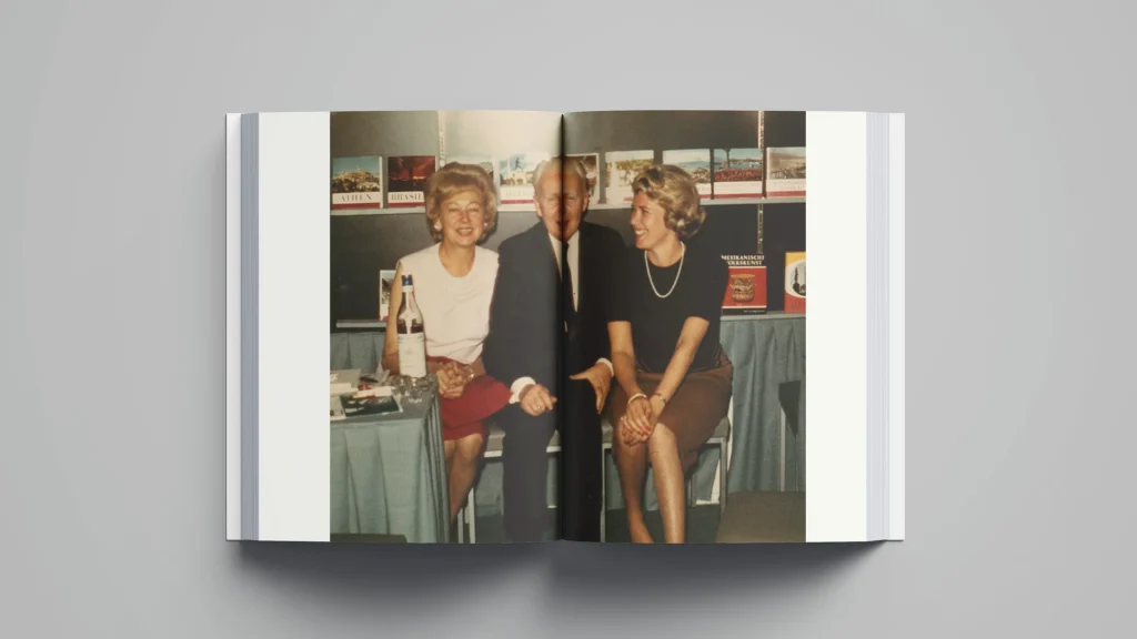 MAN_BOOK_001_2160x